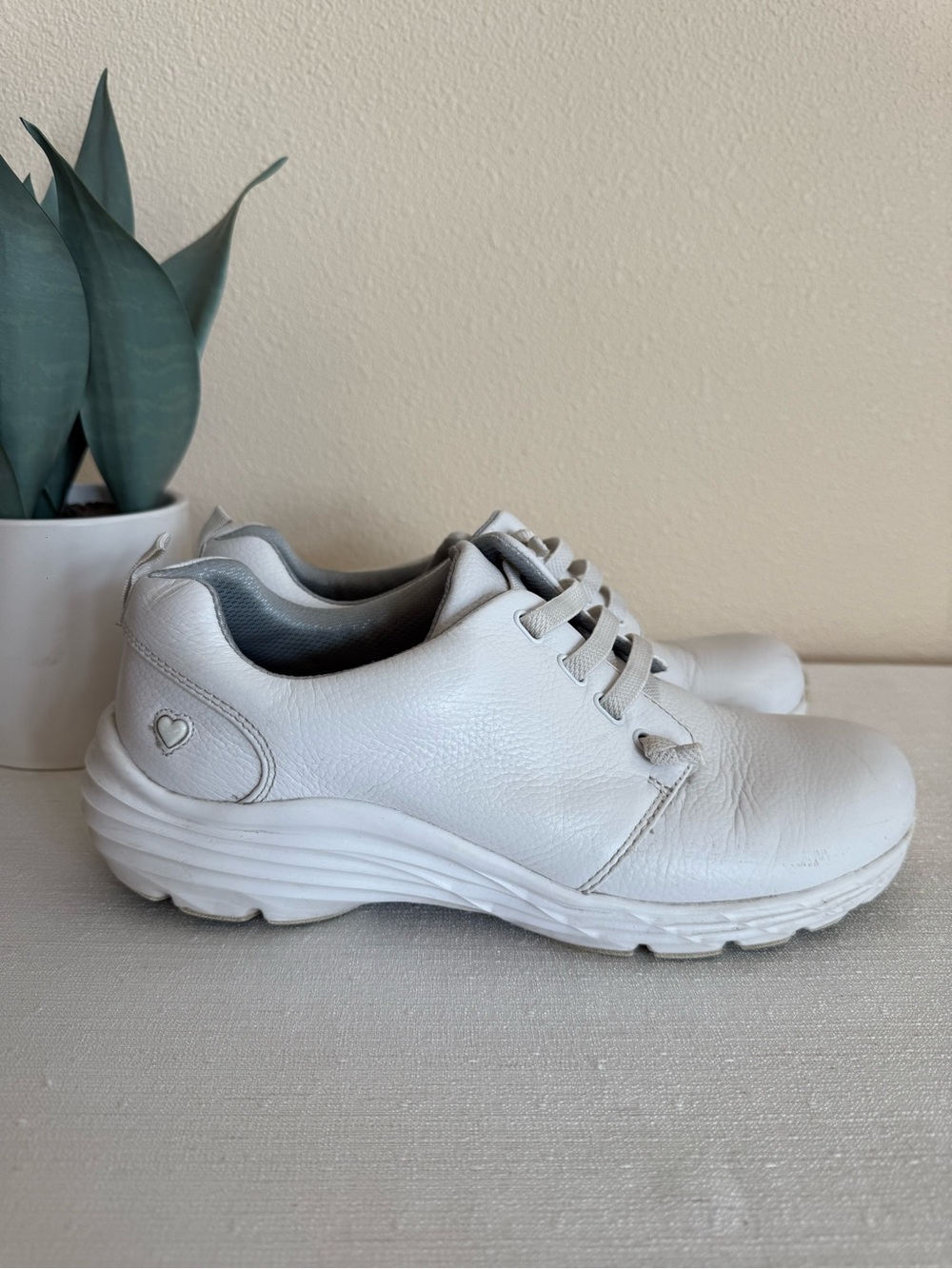 Nurse Mates Align Velocity White Leather Nursing Sneakers